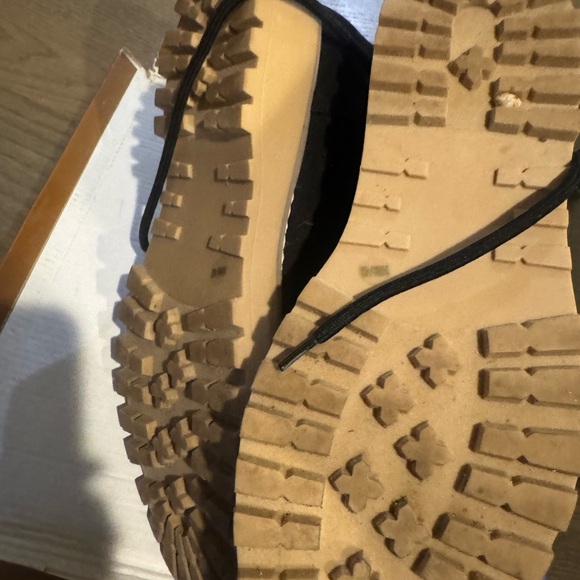 JLO. EUC Women's Black Fur lace up Boots 10 - Picture 4 of 8